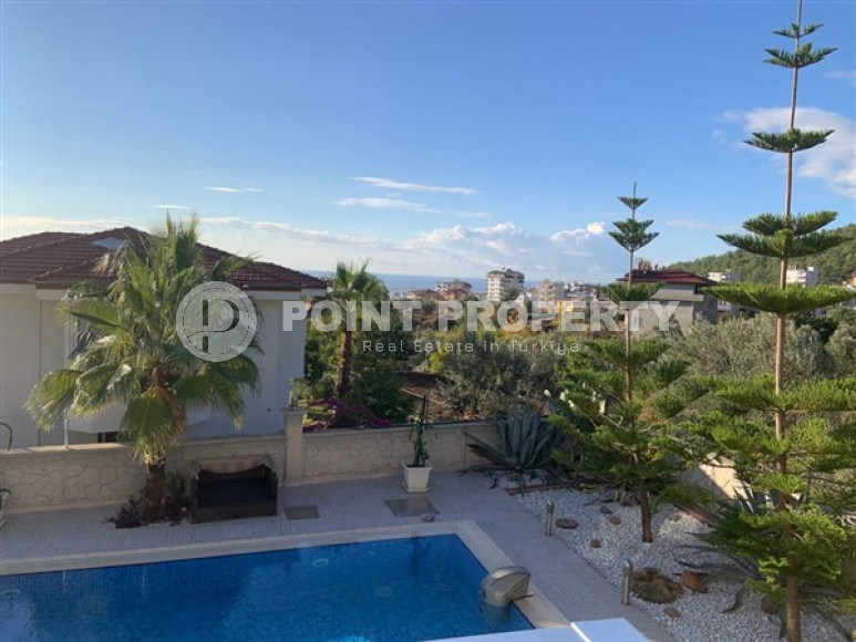 Меблированная трехэтажная вилла 2+2, 330м², в районе Алании Чиплаклы, в 1,5км от центра района-id-2057-фото-4