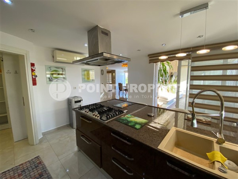 Меблированная трехэтажная вилла 2+2, 330м², в районе Алании Чиплаклы, в 1,5км от центра района-id-2057-фото-8