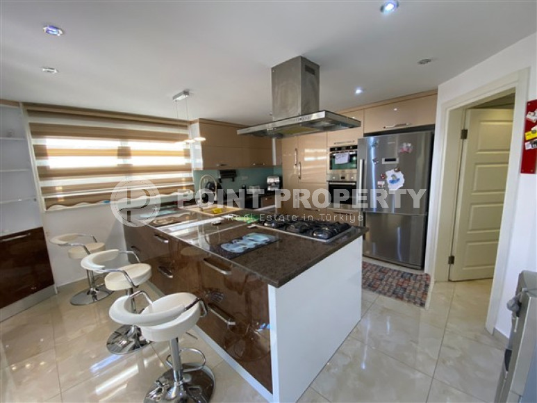 Меблированная трехэтажная вилла 2+2, 330м², в районе Алании Чиплаклы, в 1,5км от центра района-id-2057-фото-9