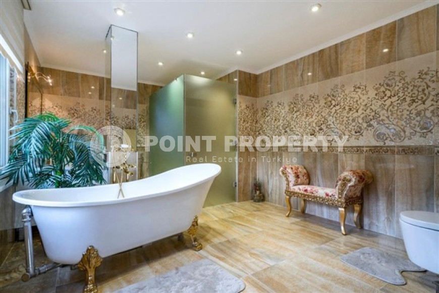 Меблированная трехэтажная вилла 2+2, 330м², в районе Алании Чиплаклы, в 1,5км от центра района-id-2057-фото-28