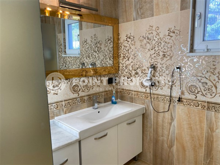 Меблированная трехэтажная вилла 2+2, 330м², в районе Алании Чиплаклы, в 1,5км от центра района-id-2057-фото-30