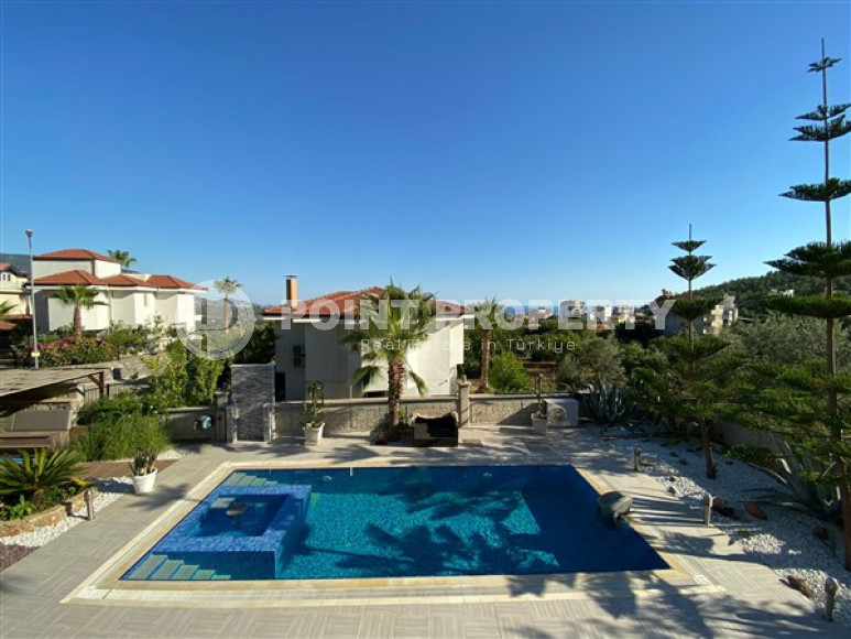 Меблированная трехэтажная вилла 2+2, 330м², в районе Алании Чиплаклы, в 1,5км от центра района-id-2057-фото-44