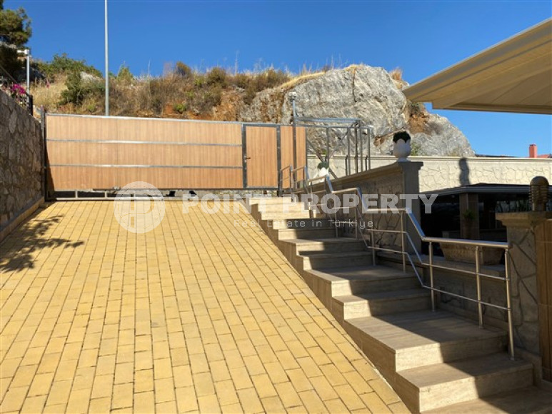 Меблированная трехэтажная вилла 2+2, 330м², в районе Алании Чиплаклы, в 1,5км от центра района-id-2057-фото-45