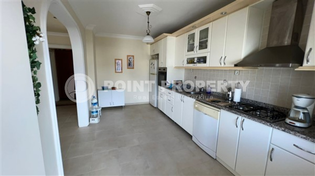 Alanya center: four-room apartment, 160m², in a complex with infrastructure, 700m from the sea-id-2063-photo-6