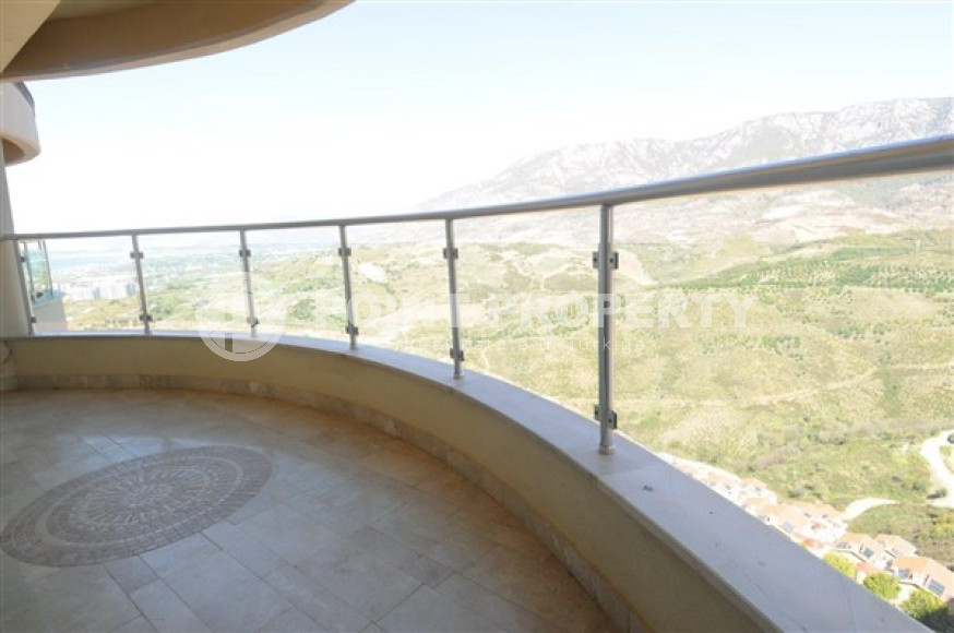 Penthouse with sea and mountain views in Kargicak-id-2072-photo-2