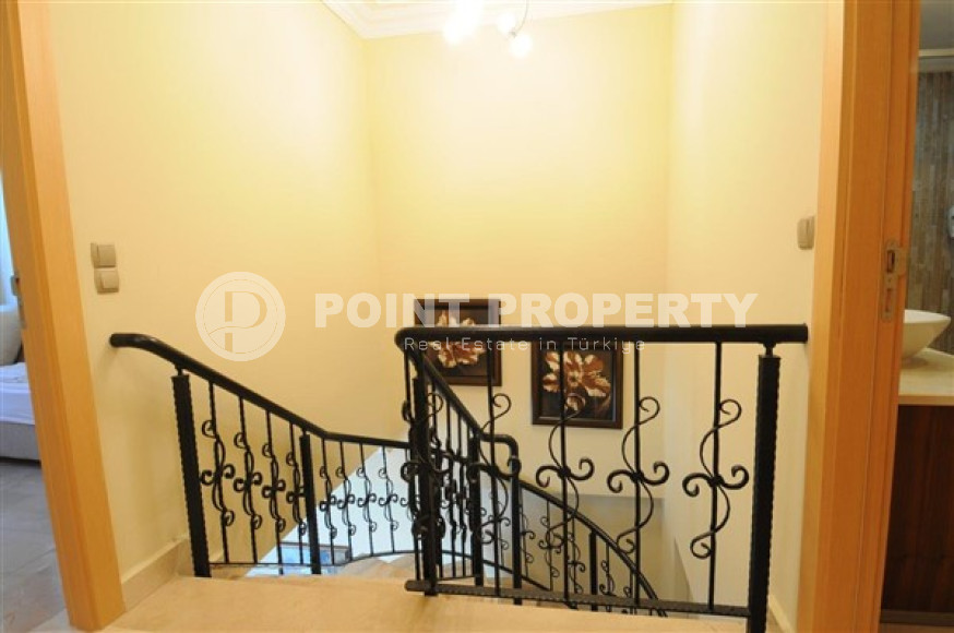 Penthouse with sea and mountain views in Kargicak-id-2072-photo-12