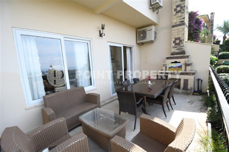 Duplex apartment 3+1 in a house for two owners, hotel complex in Kargicak, 196m2-id-2074-photo-8