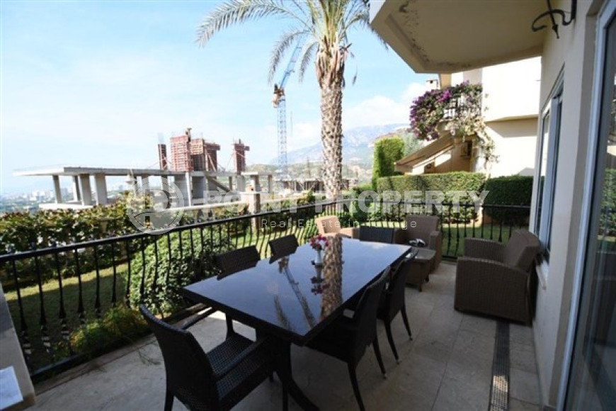 Duplex apartment 3+1 in a house for two owners, hotel complex in Kargicak, 196m2-id-2074-photo-9