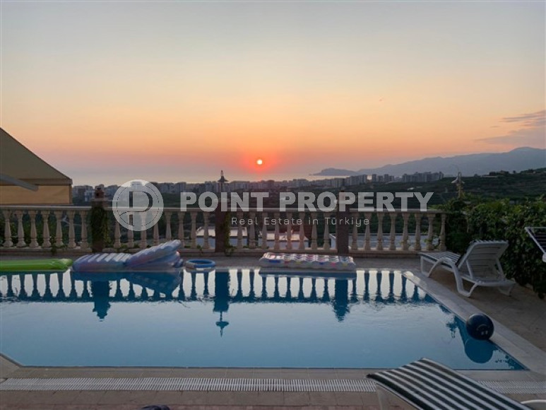 Two-storey villa 3+1, 196 m2 with a private pool and stunning views of the Mediterranean Sea in the Kargizdak area.-id-2079-photo-4