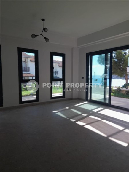 Complex of villas in Mersin on the very shore of the Mediterranean Sea-id-2095-photo-27