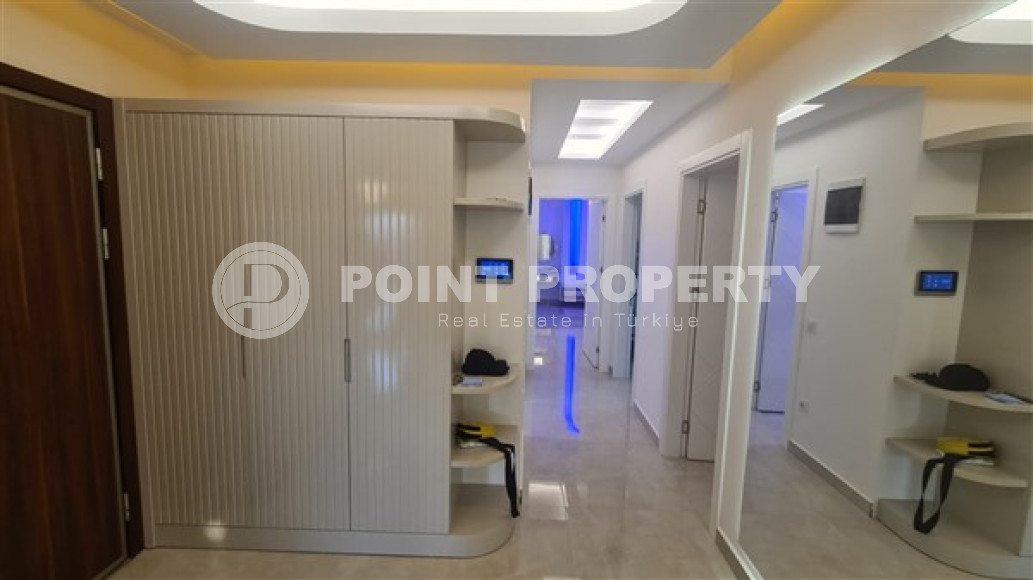 Three-bedroom apartment, 180 m², in an elite complex in Mahmutlar, 350 meters from the sea.-id-2111-photo-9