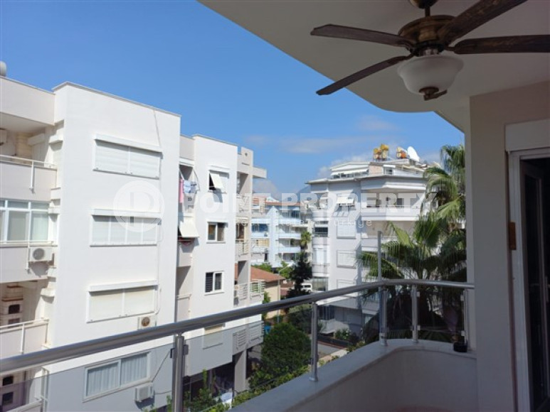 Elegant three bedroom penthouse, 140m², in Lower Oba, Alanya, in a complex with a swimming pool-id-2124-photo-2