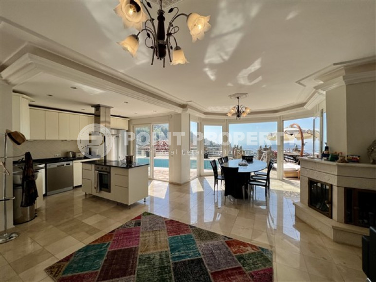 Уютная трехэтажная вилла с четырьмя спальнями, 260м², с потрясающими видами в районе Тепе, Алания-id-2127-фото-2