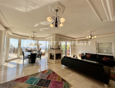 Уютная трехэтажная вилла с четырьмя спальнями, 260м², с потрясающими видами в районе Тепе, Алания-id-2127-фото-3