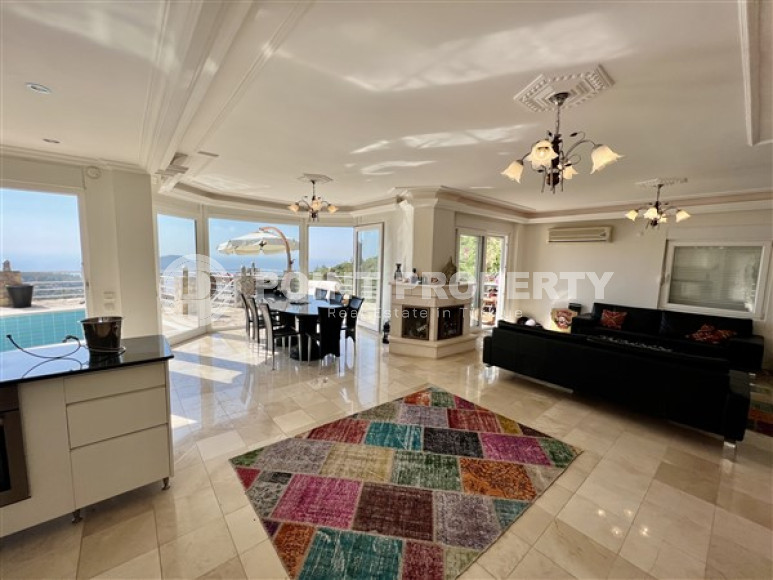 Уютная трехэтажная вилла с четырьмя спальнями, 260м², с потрясающими видами в районе Тепе, Алания-id-2127-фото-4