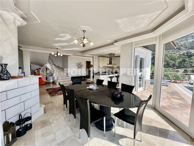 Уютная трехэтажная вилла с четырьмя спальнями, 260м², с потрясающими видами в районе Тепе, Алания-id-2127-фото-6