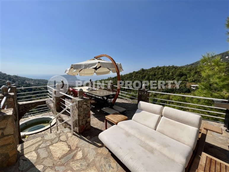 Уютная трехэтажная вилла с четырьмя спальнями, 260м², с потрясающими видами в районе Тепе, Алания-id-2127-фото-9