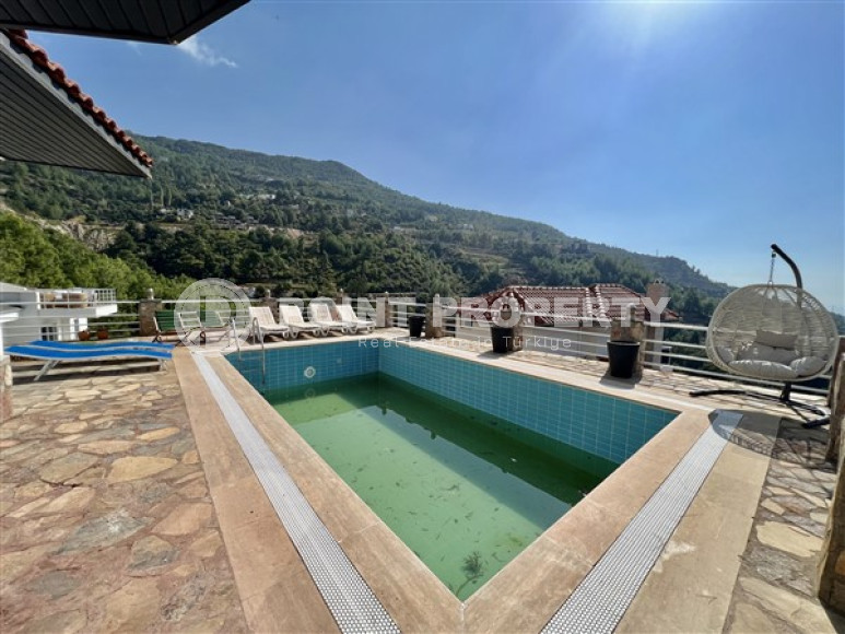 Уютная трехэтажная вилла с четырьмя спальнями, 260м², с потрясающими видами в районе Тепе, Алания-id-2127-фото-10