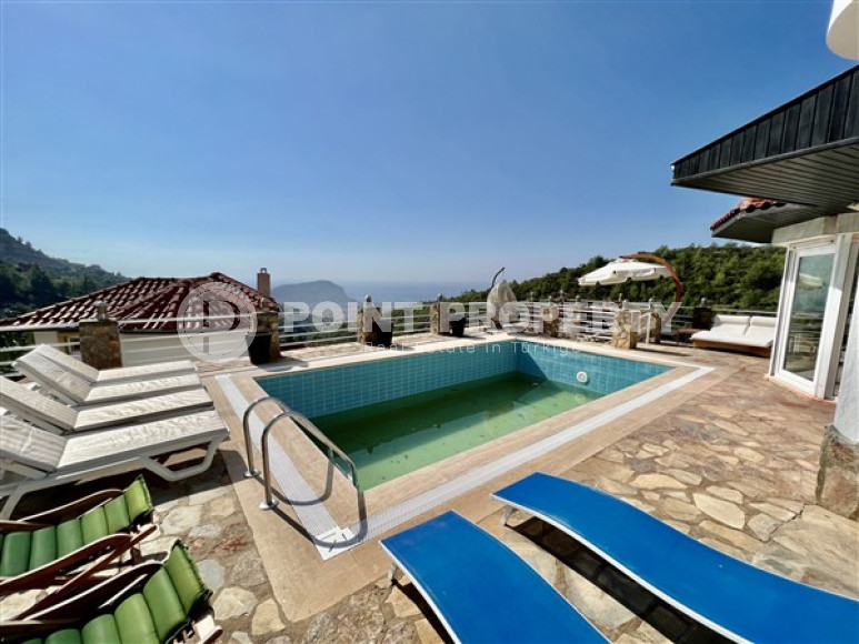 Уютная трехэтажная вилла с четырьмя спальнями, 260м², с потрясающими видами в районе Тепе, Алания-id-2127-фото-11