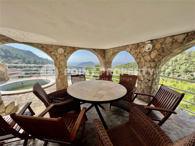 Уютная трехэтажная вилла с четырьмя спальнями, 260м², с потрясающими видами в районе Тепе, Алания-id-2127-фото-12