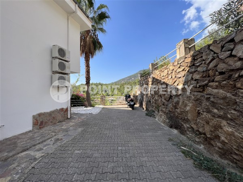 Уютная трехэтажная вилла с четырьмя спальнями, 260м², с потрясающими видами в районе Тепе, Алания-id-2127-фото-13