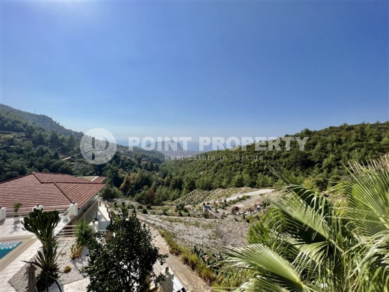 Уютная трехэтажная вилла с четырьмя спальнями, 260м², с потрясающими видами в районе Тепе, Алания-id-2127-фото-14