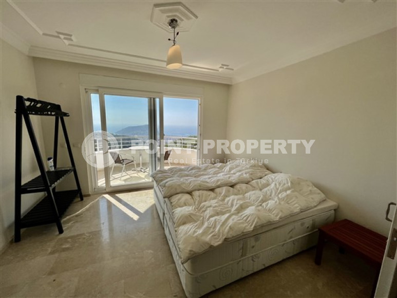 Уютная трехэтажная вилла с четырьмя спальнями, 260м², с потрясающими видами в районе Тепе, Алания-id-2127-фото-17