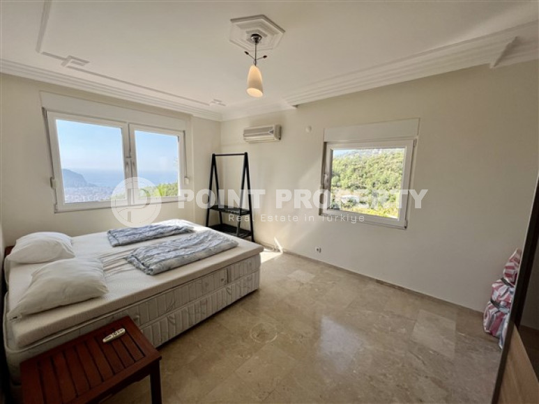 Уютная трехэтажная вилла с четырьмя спальнями, 260м², с потрясающими видами в районе Тепе, Алания-id-2127-фото-24