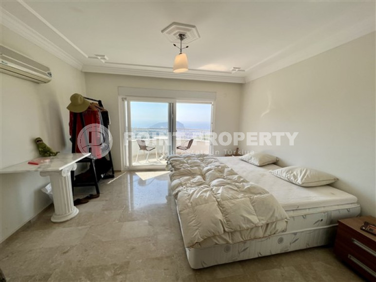 Уютная трехэтажная вилла с четырьмя спальнями, 260м², с потрясающими видами в районе Тепе, Алания-id-2127-фото-25