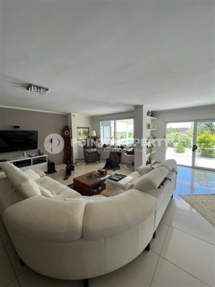 Private furnished villa 3+2, 330m², with private pool in Alanya Oba.-id-2145-photo-11