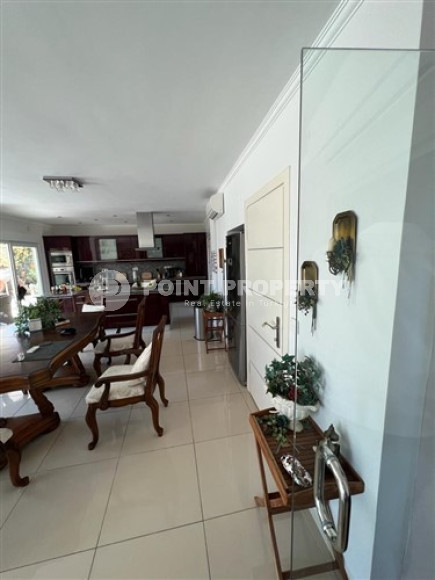 Private furnished villa 3+2, 330m², with private pool in Alanya Oba.-id-2145-photo-16