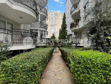 Property in the center of Oba district: three-room furnished apartment, 110 m². 400m from the sea, Alanya.-id-2164-photo-3