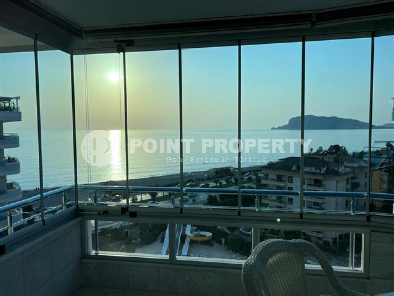Luxury penthouse 4+1,221 m², with sea and mountain views on the first coastline in Tosmur, Alanya-id-2176-photo-14