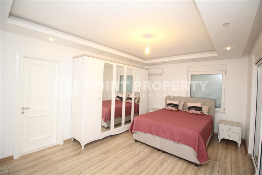 Four-room apartment, 190m², in a complex with a swimming pool in the center of Alanya, 900m from the sea.-id-2178-photo-12