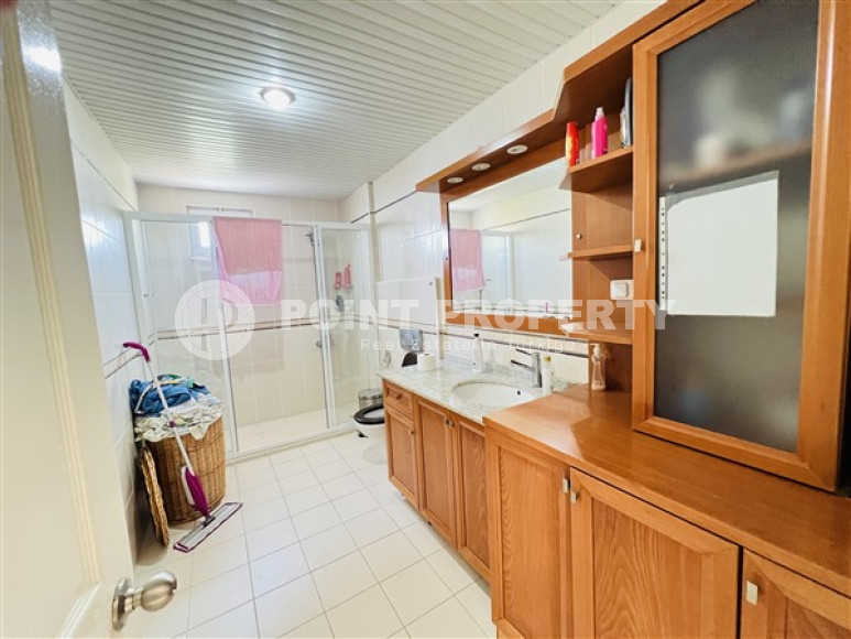 Пятикомнатная квартира, 245м², с мебелью и техникой в районе Алании Демирташ, 950м до моря-id-2184-фото-13