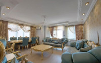Spacious three bedroom apartment, 170m², 350m from the sea in Alanya - Oba-id-2188-photo-1