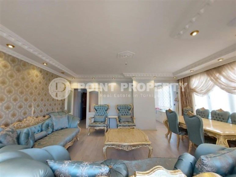 Spacious three bedroom apartment, 170m², 350m from the sea in Alanya - Oba-id-2188-photo-2