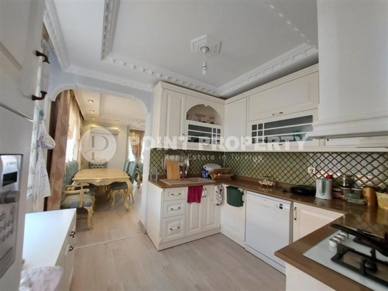 Spacious three bedroom apartment, 170m², 350m from the sea in Alanya - Oba-id-2188-photo-4