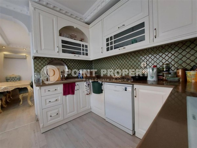 Spacious three bedroom apartment, 170m², 350m from the sea in Alanya - Oba-id-2188-photo-6