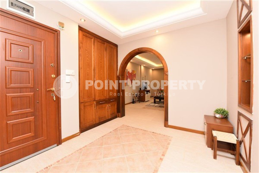 Ready to move in, two bedroom apartment, 105m², on the seafront in Mahmutlar, Alanya-id-2189-photo-2