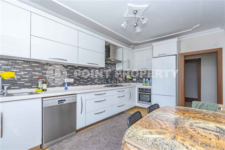 Four-room apartment, 175m², in a complex with a swimming pool in the center of Alanya, 800m from the sea.-id-2195-photo-21