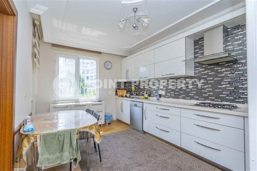 Four-room apartment, 175m², in a complex with a swimming pool in the center of Alanya, 800m from the sea.-id-2195-photo-22