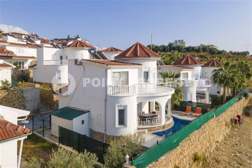 Частная меблированная двухэтажная вилла с тремя спальнями, 120м², в Тюрклере, Алания-id-2199-фото-2