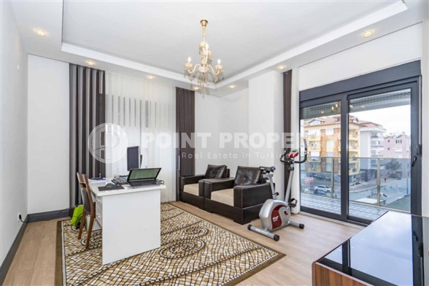 Центр Алании: четырехкомнатная квартира, 165м², в комплексе c автомобильной парковкой, 1650м от моря-id-2200-фото-11