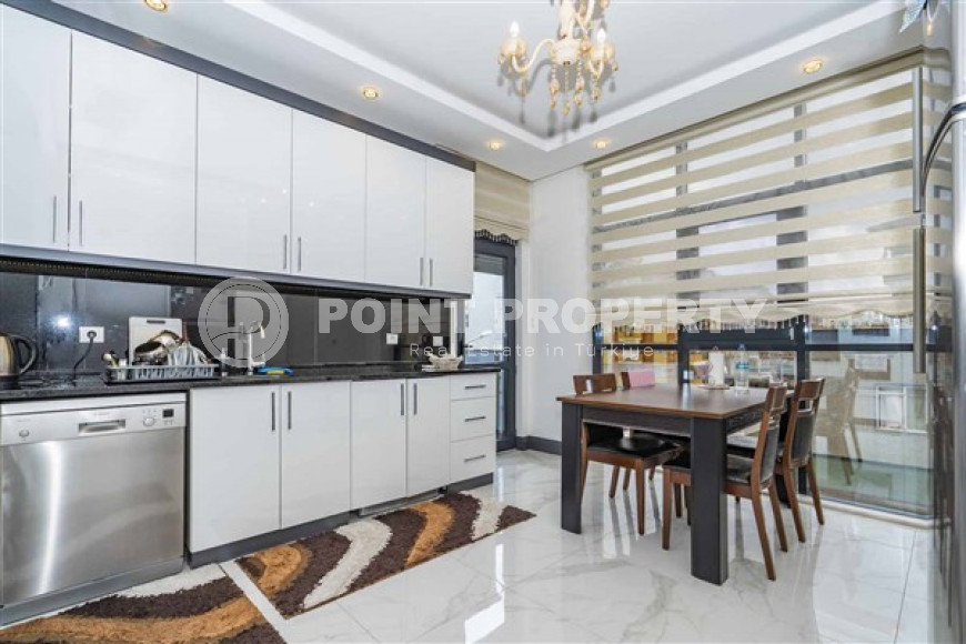 Центр Алании: четырехкомнатная квартира, 165м², в комплексе c автомобильной парковкой, 1650м от моря-id-2200-фото-14