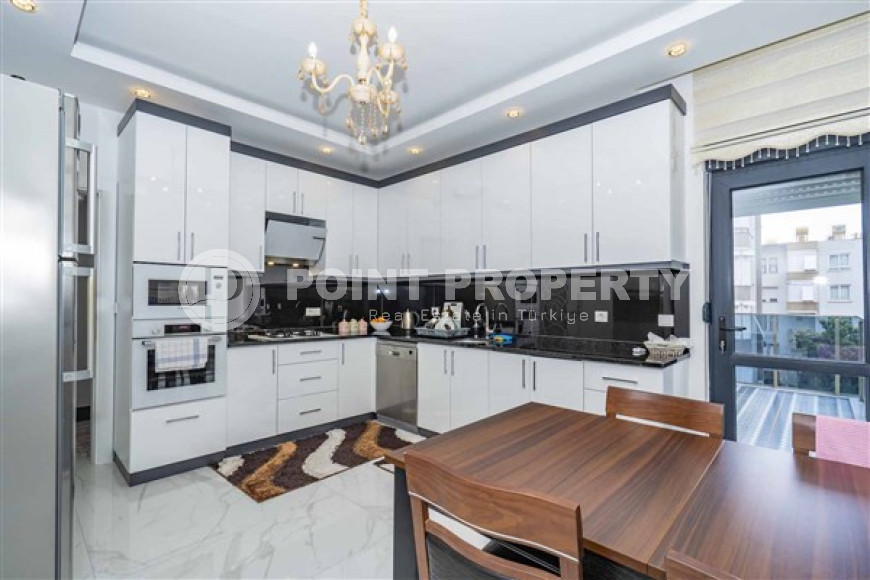 Центр Алании: четырехкомнатная квартира, 165м², в комплексе c автомобильной парковкой, 1650м от моря-id-2200-фото-15