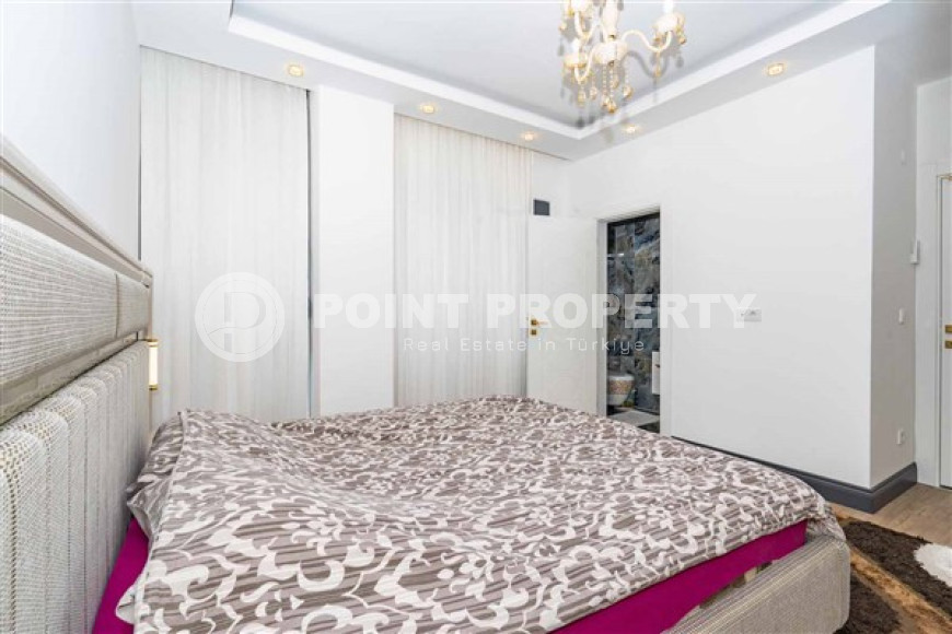 Центр Алании: четырехкомнатная квартира, 165м², в комплексе c автомобильной парковкой, 1650м от моря-id-2200-фото-18