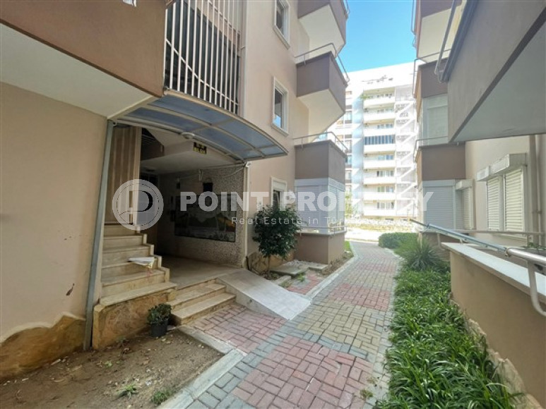 Luxurious three-room apartment on the first coastline in the Tosmur area, open for obtaining a residence permit-id-2203-photo-14