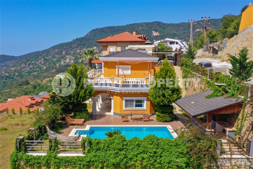Detached villa 4+1, 300 m² with its own infrastructure in the mountainous region of Alanya Tepe.-id-2220-photo-1