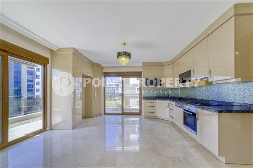 Просторная квартира с тремя спальнями, 230м², в комплексе с бассейном у моря в Кестеле, Алания-id-2224-фото-5